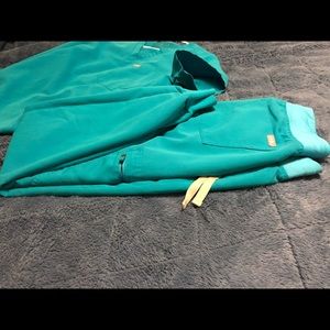 Figs set scrubs teal in color size small petite